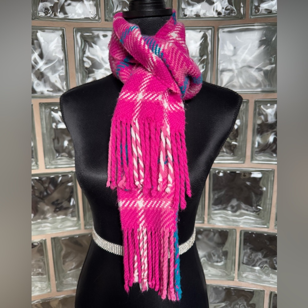 GAP Women’s Scarf. Preowned/Good Condition!